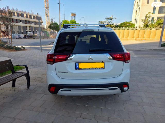 מיצובישי אאוטלנדר