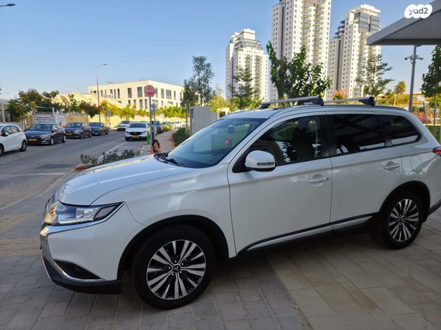 מיצובישי אאוטלנדר