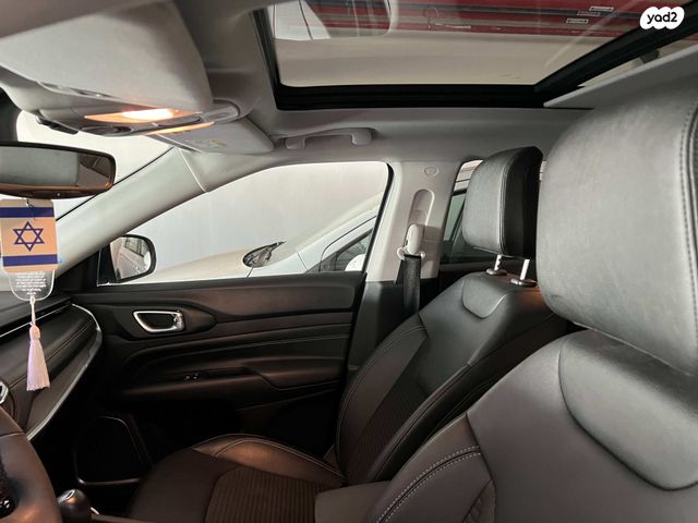 מודעת רכב ג'יפ קומפאס