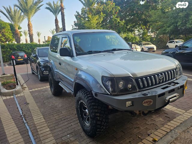 טויוטה לנד קרוזר
