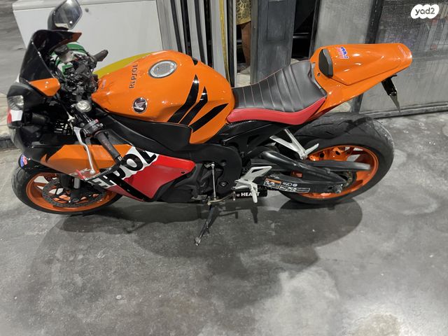 מודעת רכב הונדה CBR1000RR