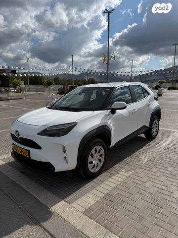 מודעת רכב טויוטה יאריס קרוס