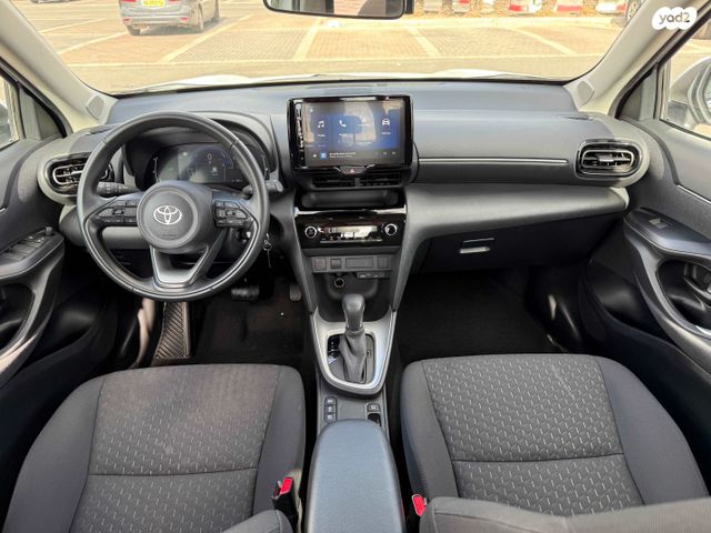 טויוטה יאריס קרוס