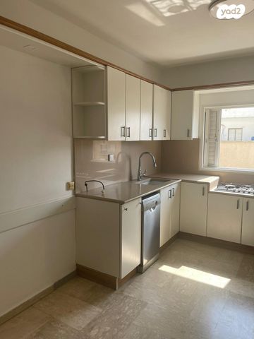 דירה, שדרות חיים וייצמן 65, צפון מערב מרכז העיר, נתניה