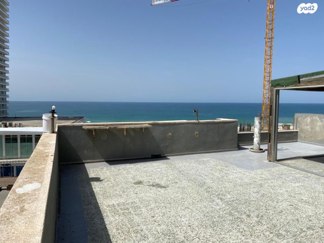 גג/ פנטהאוז, דרך בן גוריון 147, דרום מערב ותיק, בת ים