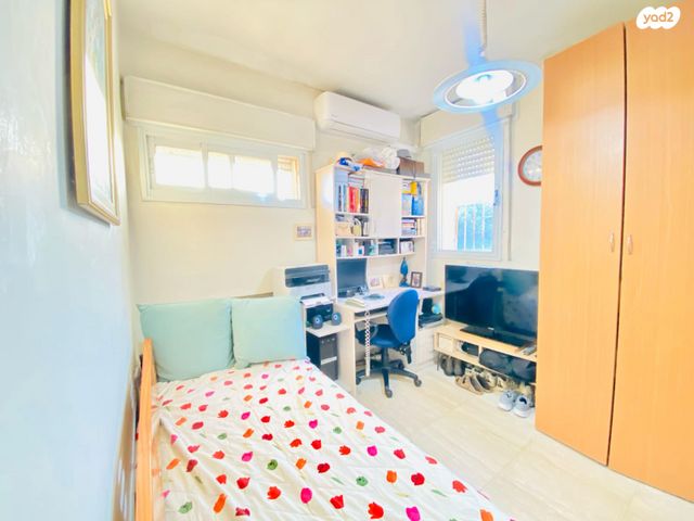 יהודה בורלא 22