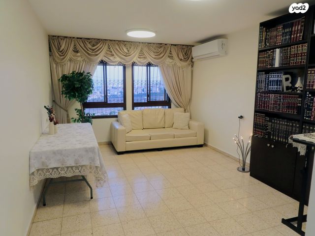 אריה אלטמן 8