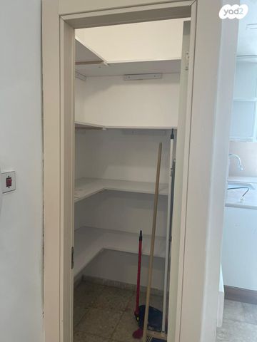 דירה, שדרות חיים וייצמן 65, צפון מערב מרכז העיר, נתניה