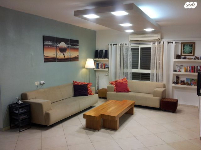 עוזי נרקיס 17