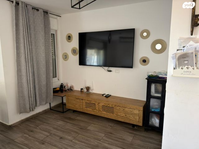 דו משפחתי, רקפות 28, אחוזת ברק, אחוזת ברק