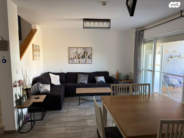 דו משפחתי, רקפות 28, אחוזת ברק, אחוזת ברק