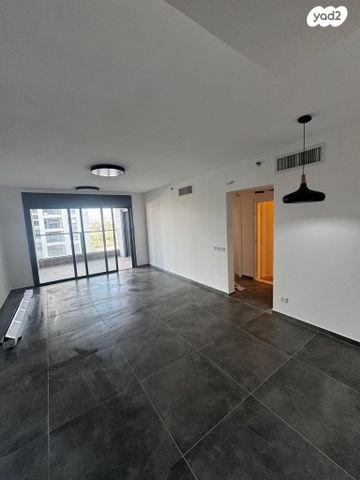 אסתר המלכה 5