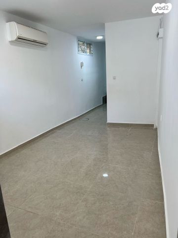 קיבוץ גלויות 11