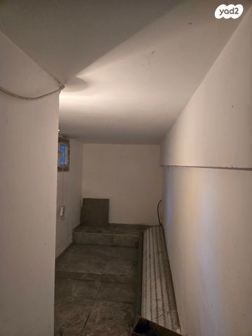 חנויות/ שטח מסחרי, העמקים 12, ביאליק דרום, קרית ביאליק