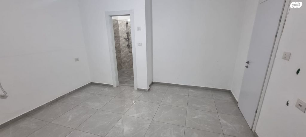 דירה, קטיף, נתיבות מערב, נתיבות