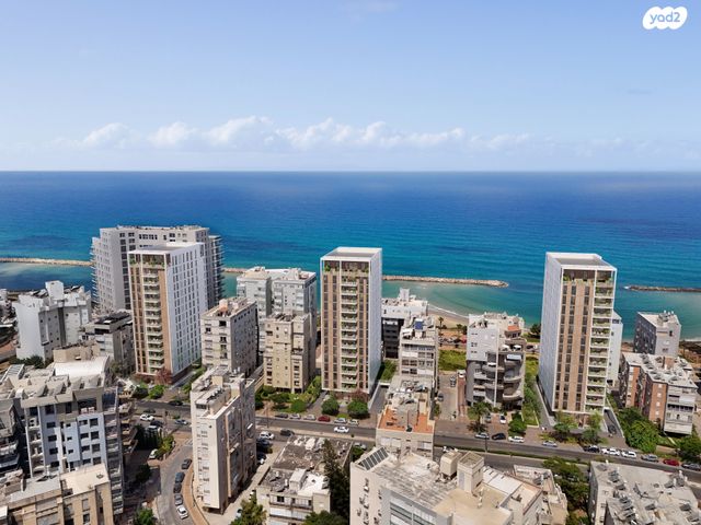 שדרות ז'בוטינסקי 8