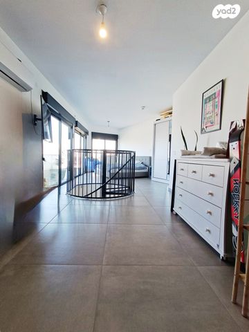 דירה, קהילת ניו יורק, תל אביב יפו