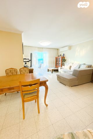 גג/ פנטהאוז, משה אבן עזרא 19, רובע ה', אשדוד