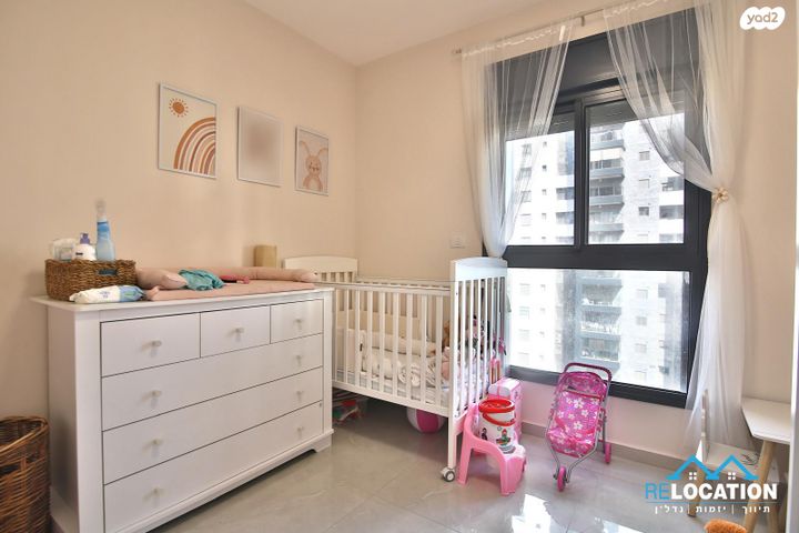 דירה, נעמי שמר, גלי ים, קרית ים