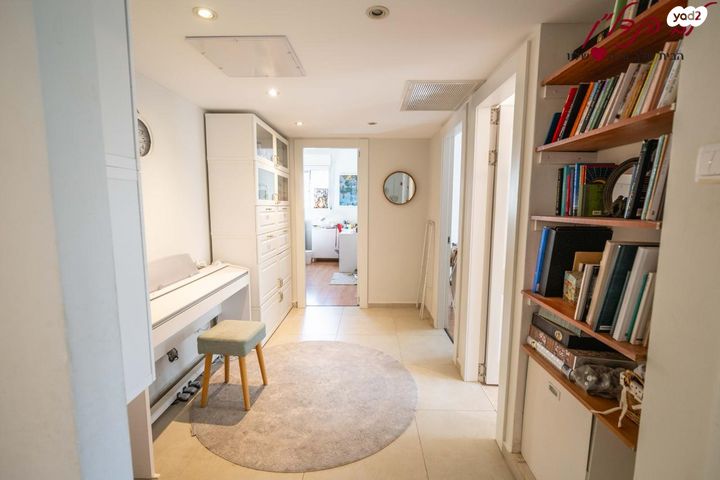 דירה, קיפודן, הפרחים, מודיעין מכבים רעות