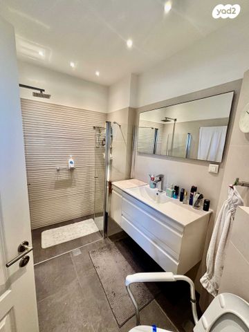 דירה, בנות חיל, ראשון לציון