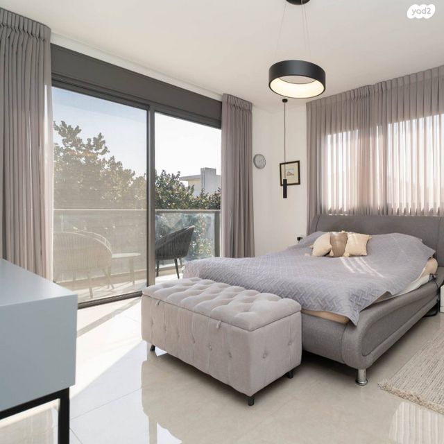 דו משפחתי, קדימה צורן