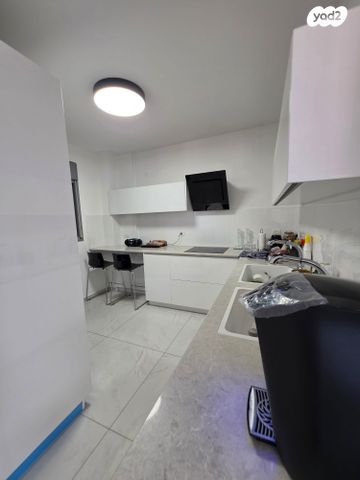 דירה, הנרקיסים, רכסים, רכסים