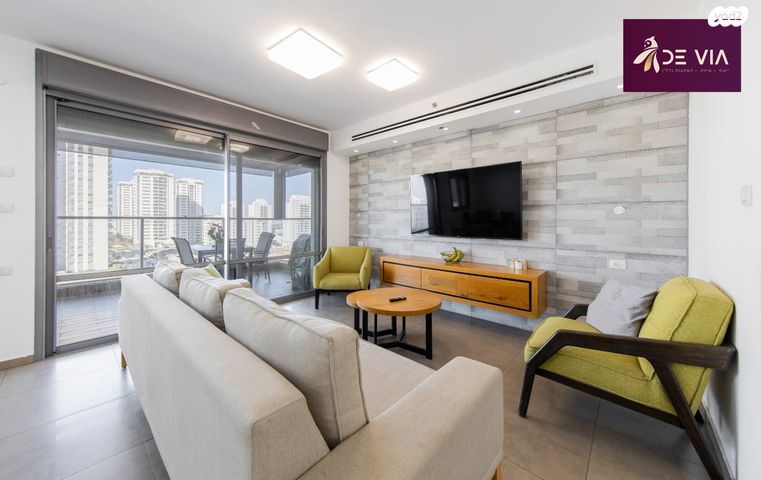 דירה, נתן אלתרמן, פסגות אפק, ראש העין