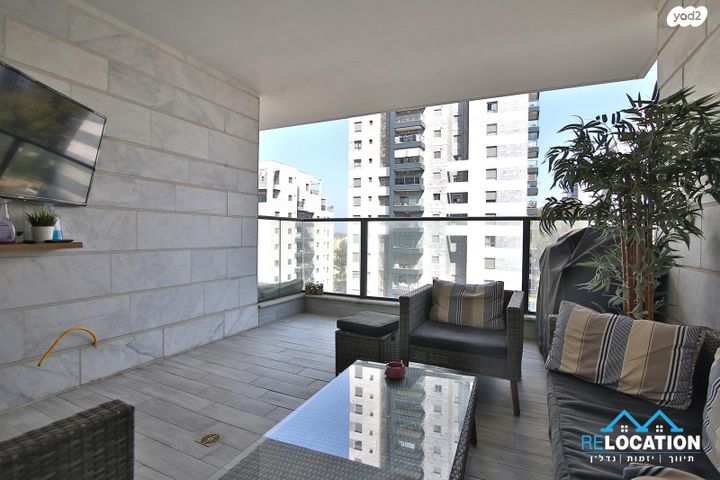 דירה, נעמי שמר, גלי ים, קרית ים