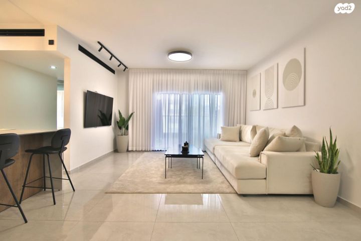 דירה, נעמי שמר, גלי ים, קרית ים