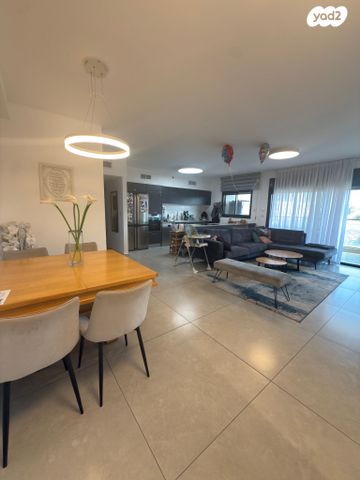 דירה, שמעון פרס, מורשת, מודיעין מכבים רעות