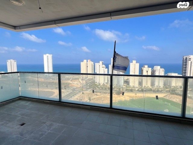 דירה, אמנון ליפקין שחק, נוף הטיילת, נתניה