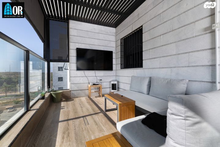 גג/ פנטהאוז, דבורה עומר, נאות שמיר, יבנה