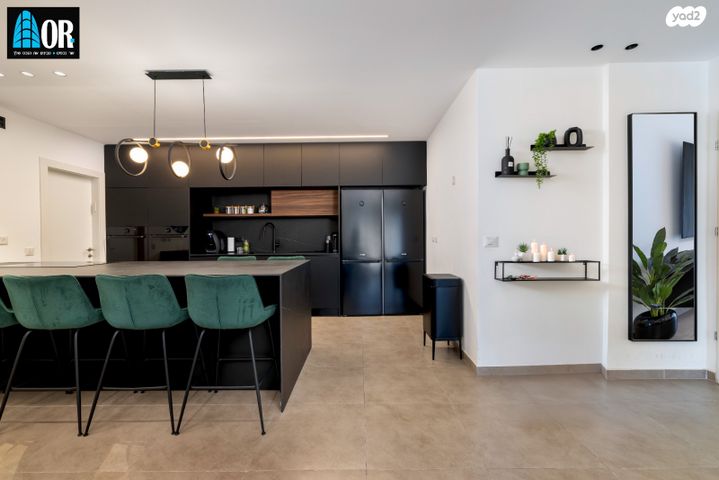 גג/ פנטהאוז, דבורה עומר, נאות שמיר, יבנה