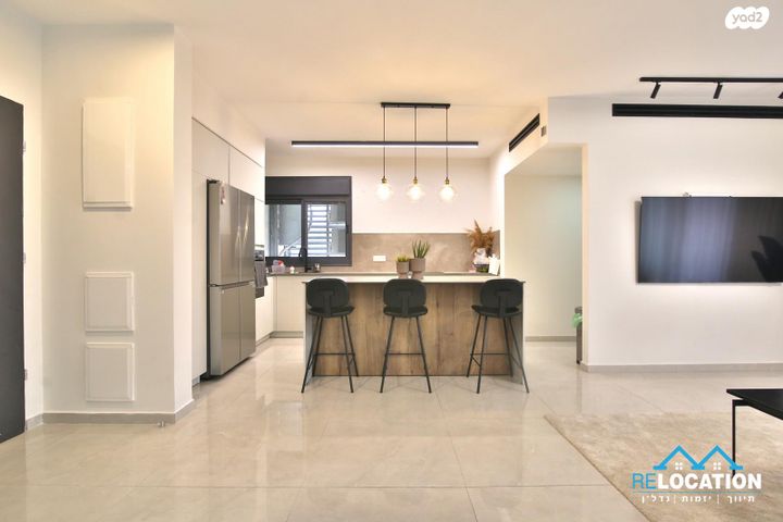 דירה, נעמי שמר, גלי ים, קרית ים