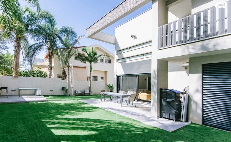 דו משפחתי, קרית עקרון