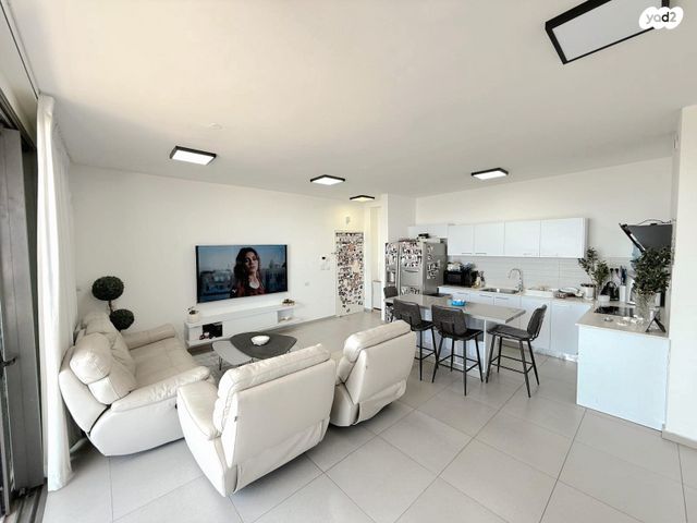 דירה, אסתר המלכה, האצטדיון, טבריה