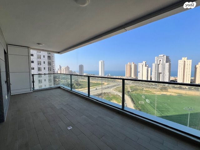 דירה, אמנון ליפקין שחק, נוף הטיילת, נתניה