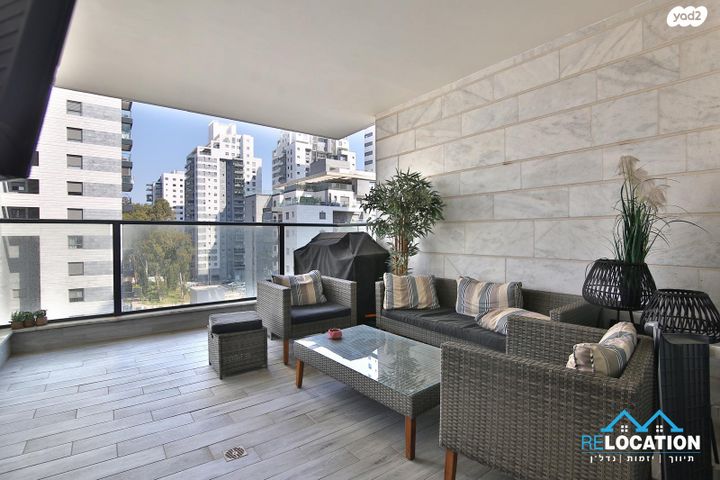 דירה, נעמי שמר, גלי ים, קרית ים