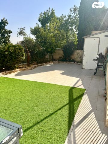 דו משפחתי, אמנון יואל פרידלר, פסגת זאב, ירושלים