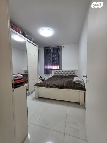 דירה, הנרקיסים, רכסים, רכסים