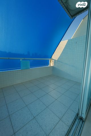 גג/ פנטהאוז, משה אבן עזרא 19, רובע ה', אשדוד