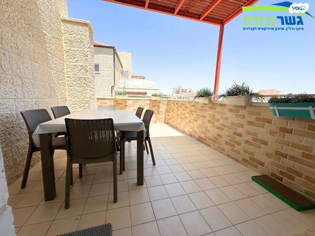 גג/ פנטהאוז, הקירטון, נופי סלע, מעלה אדומים