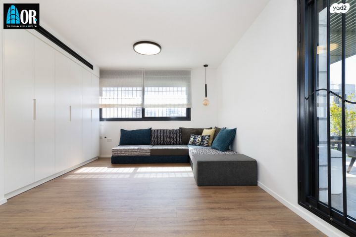 גג/ פנטהאוז, דבורה עומר, נאות שמיר, יבנה