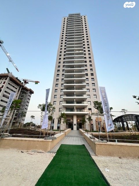 אמנון ליפקין שחק 