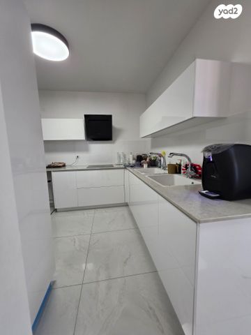 דירה, הנרקיסים, רכסים, רכסים