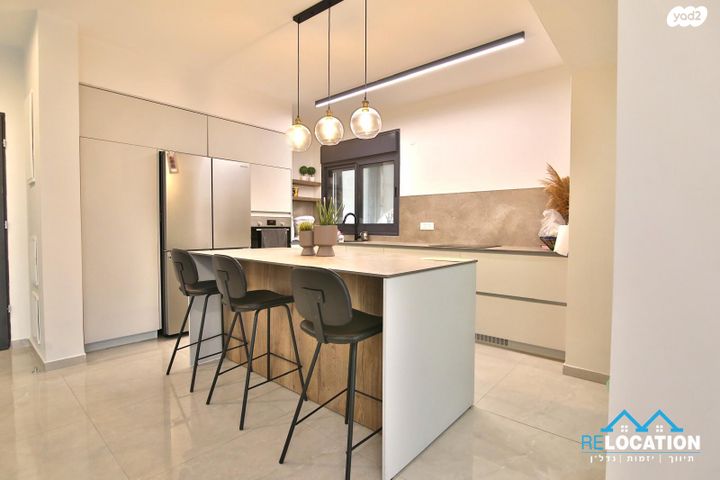 דירה, נעמי שמר, גלי ים, קרית ים