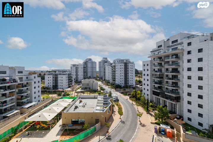 גג/ פנטהאוז, דבורה עומר, נאות שמיר, יבנה