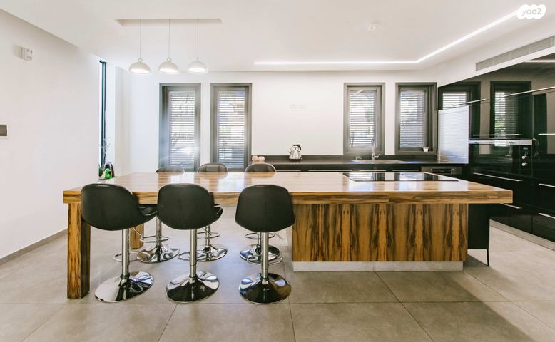 דו משפחתי, קרית עקרון