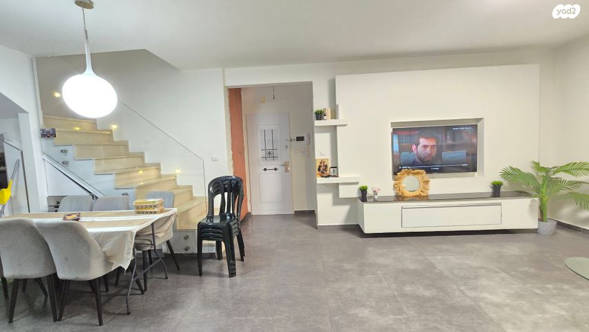 דופלקס, ה' באייר, נווה אפק, ראש העין